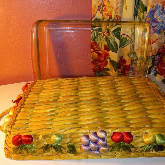 PYREX GLASS CASSEROLE DISH WITH Raffia Pyrex Carrier Serving Tray Basket - Picture 6 of 10